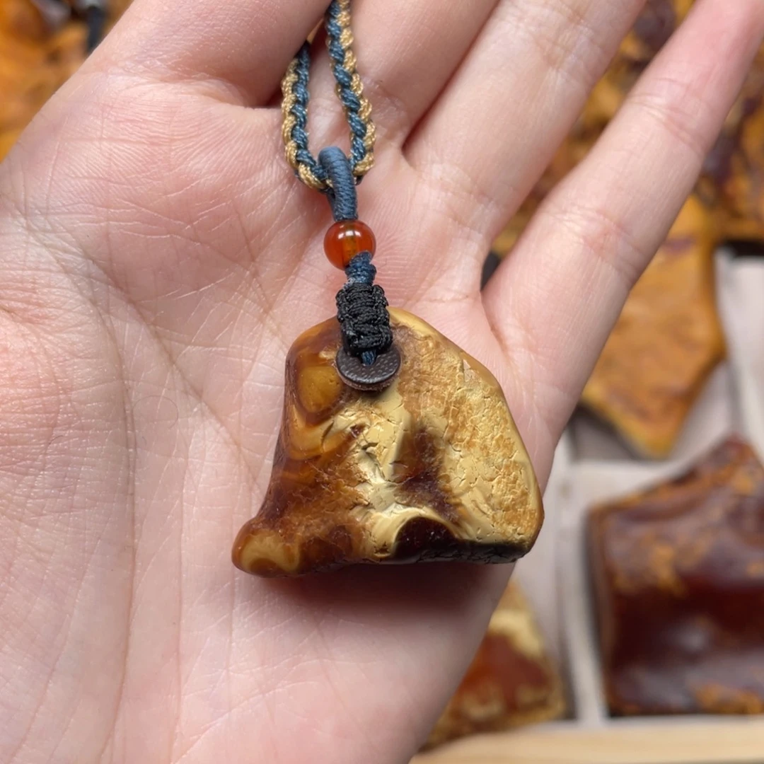 琥珀珠宝奇石未镶嵌