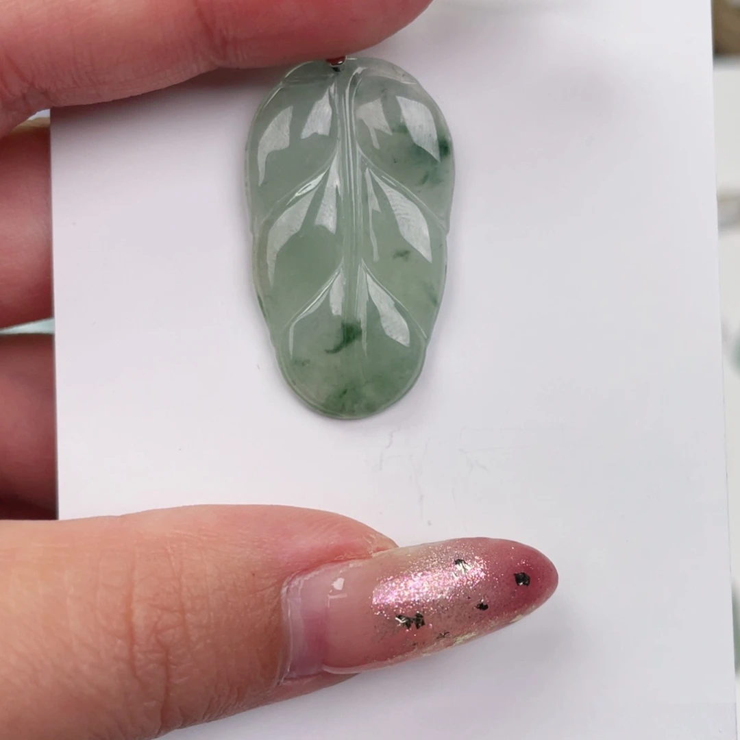 翡翠未镶嵌颈饰叶子