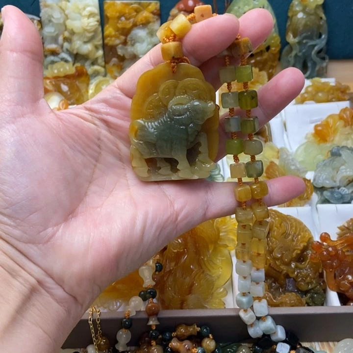 蛇纹石玉合金颈饰