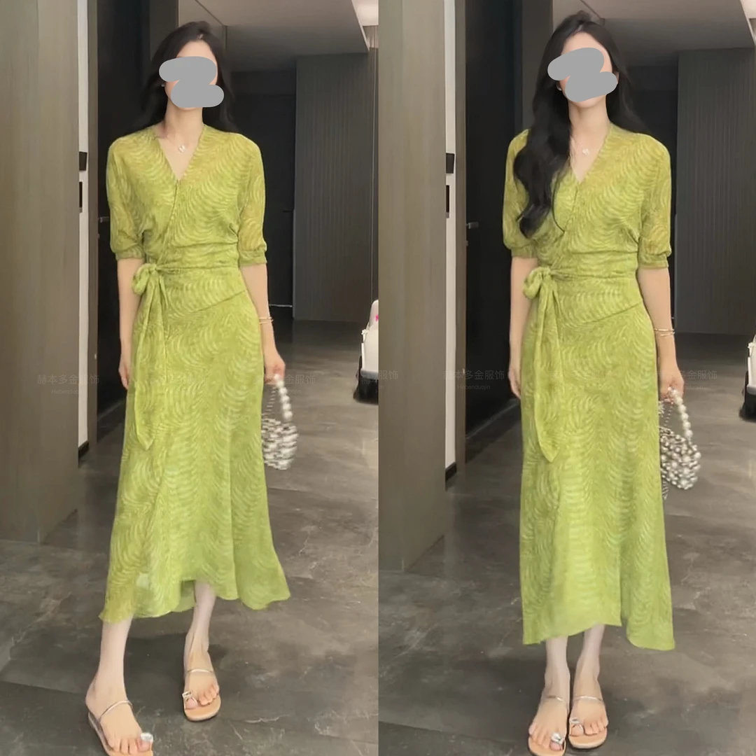 2025夏季新款法式V领长款显瘦洋气后妈裙收腰裹身连衣裙女加吊带