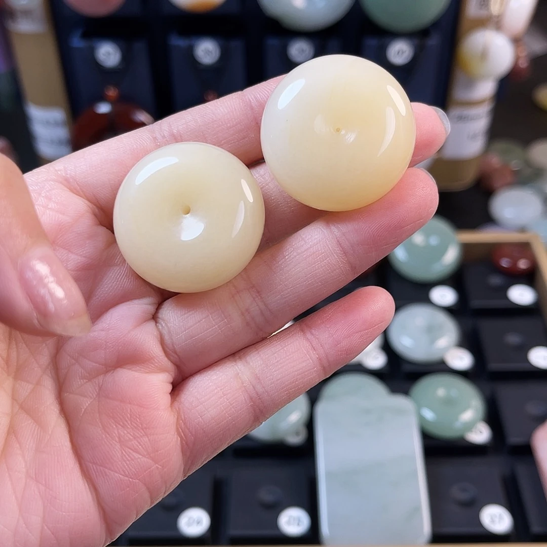 颈饰未镶嵌石英质玉j****a