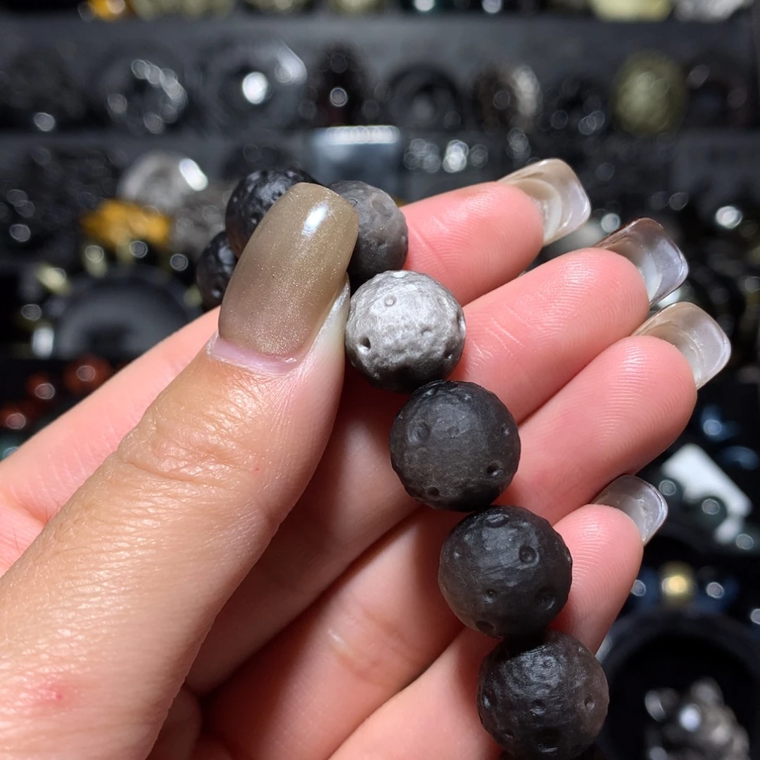 见***朴黑曜岩未镶嵌珠宝奇石