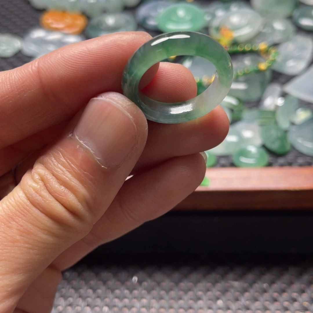 雨***桐翡翠未镶嵌颈饰翡翠