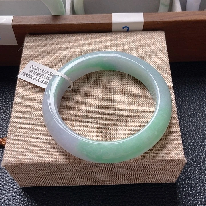 翡翠未镶嵌手镯12