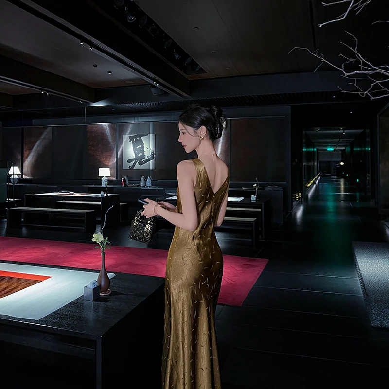 高端缎面吊带连衣裙女2025夏季新款轻奢设计感气质提花背心长裙子
