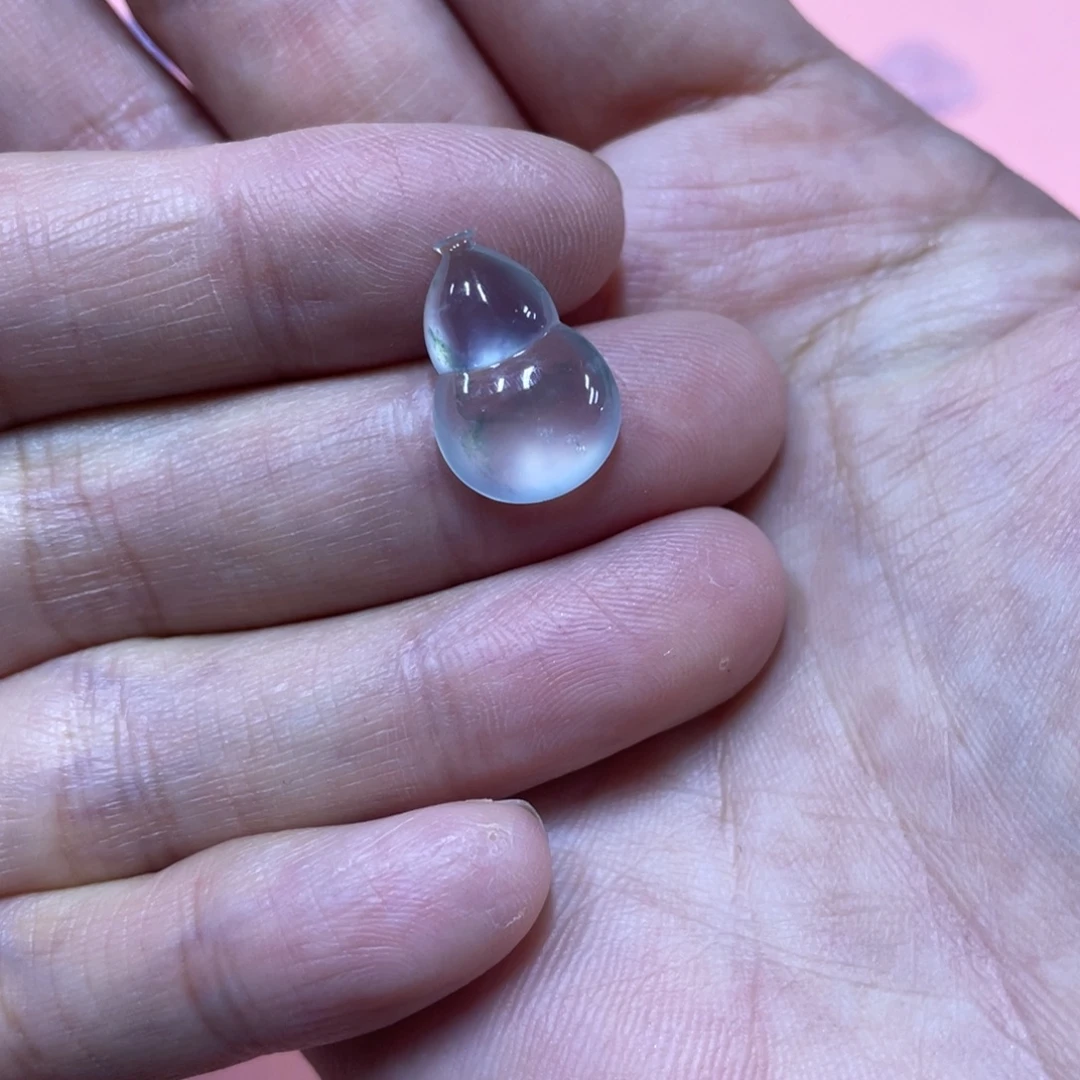 翡翠未镶嵌颈饰葫芦