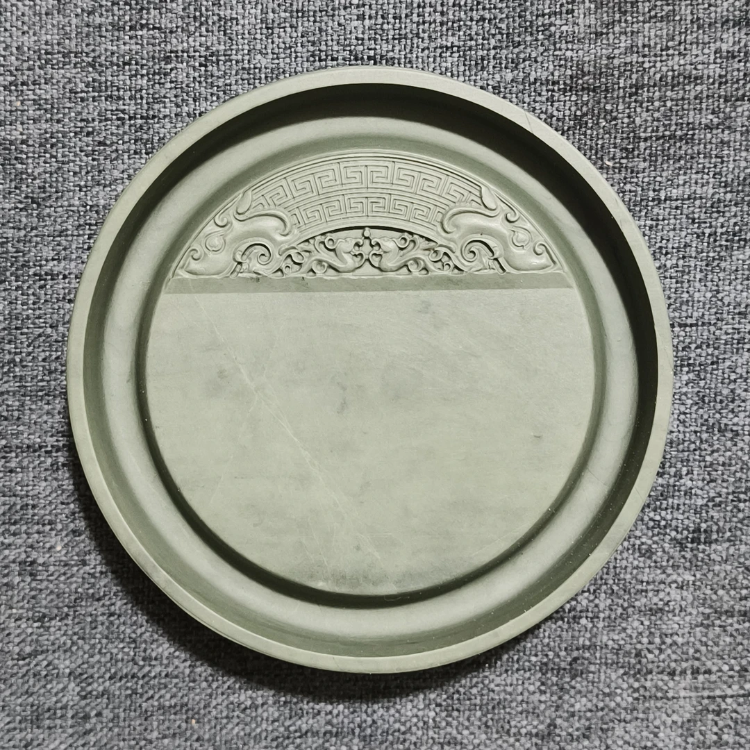 老坑洮砚，喇嘛崖老坑鸭头绿兽纹砚，尺寸9.8*9.8*2厘米