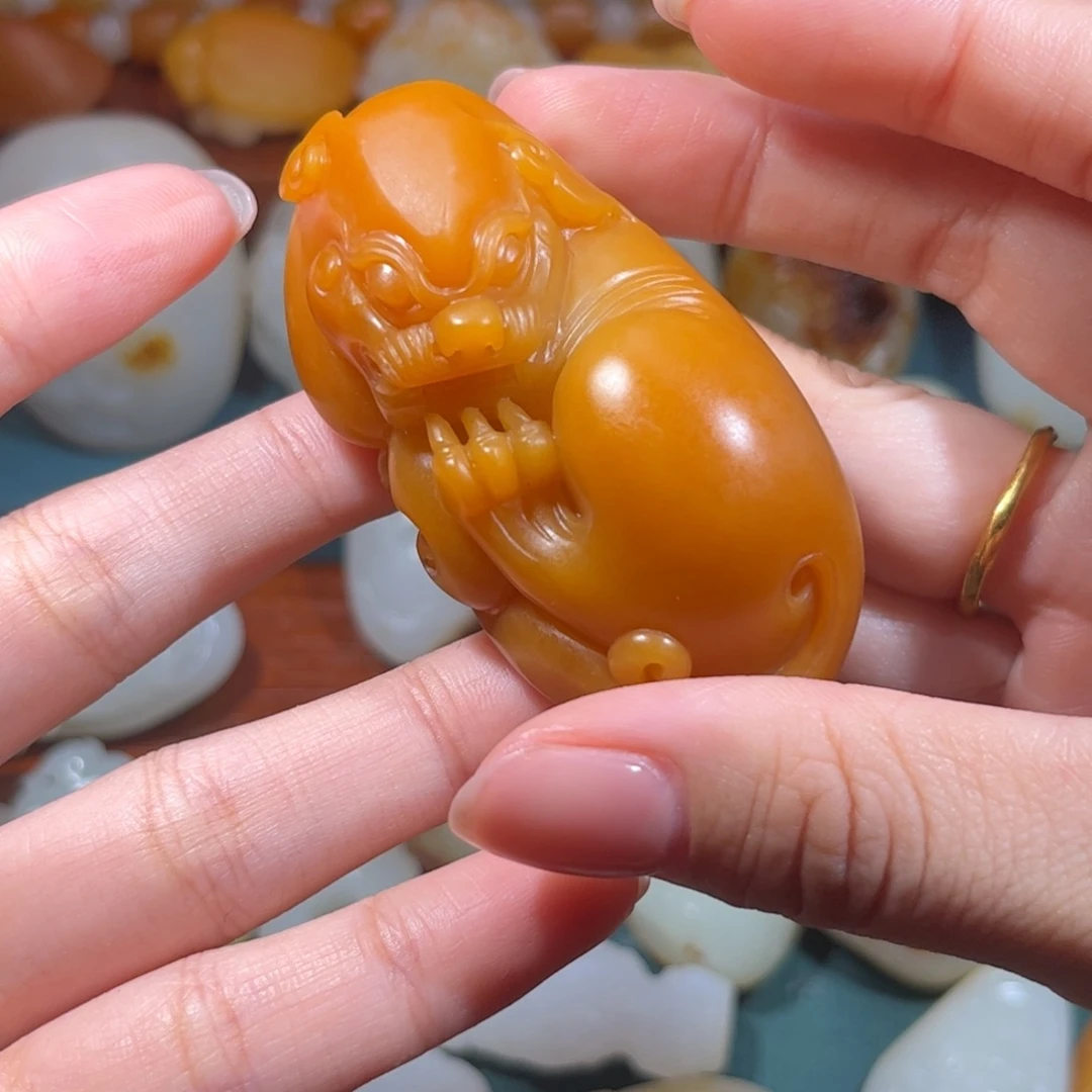 星***月和田玉未镶嵌颈饰
