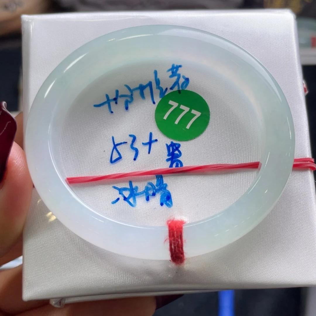 翡翠手镯未镶嵌翡翠手镯