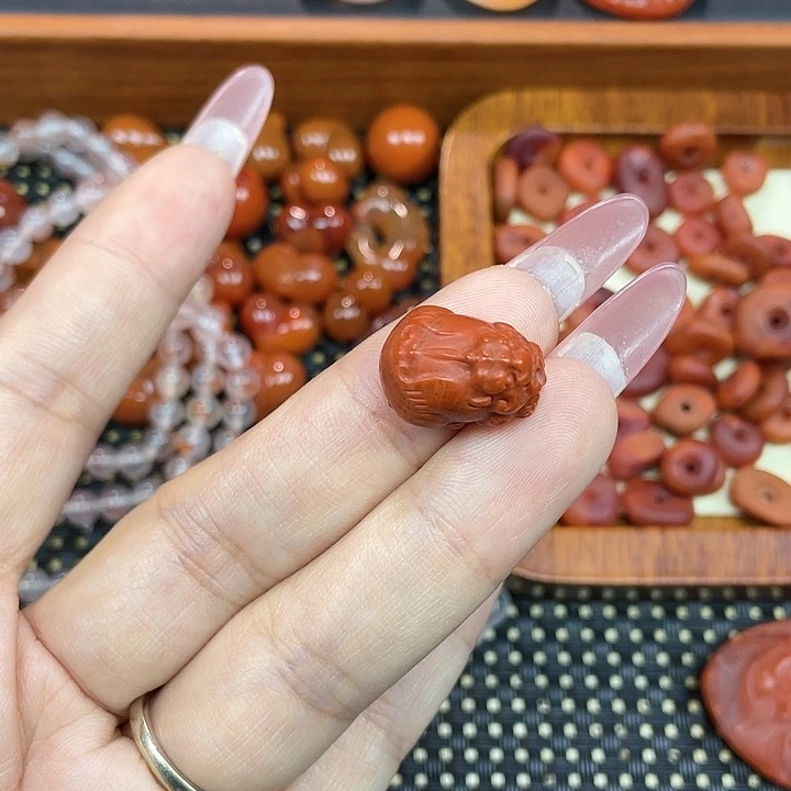 南红玛瑙未镶嵌颈饰貔貅