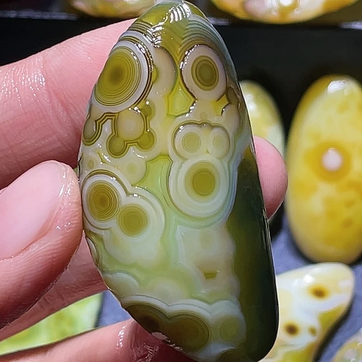 玛瑙/玉髓未镶嵌珠宝奇石