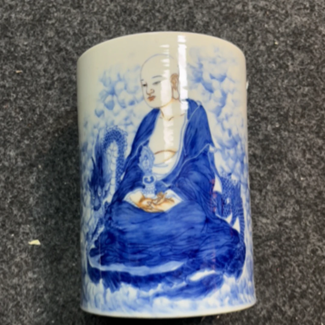 青花人物笔筒手绘