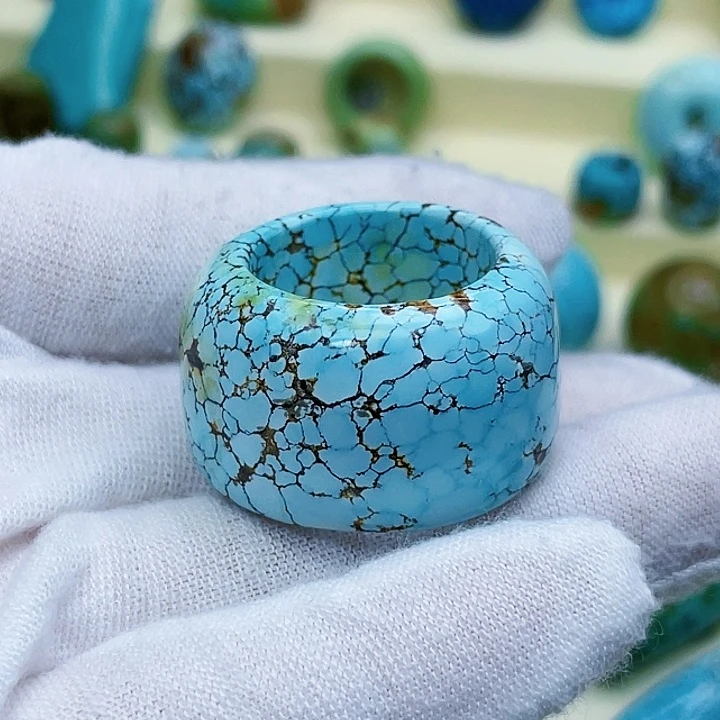 绿松石颈饰未镶嵌