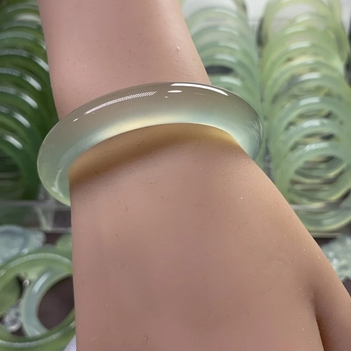 蛇纹石玉手镯未镶嵌下***