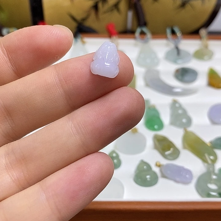 翡翠未镶嵌颈饰紫底貔貅