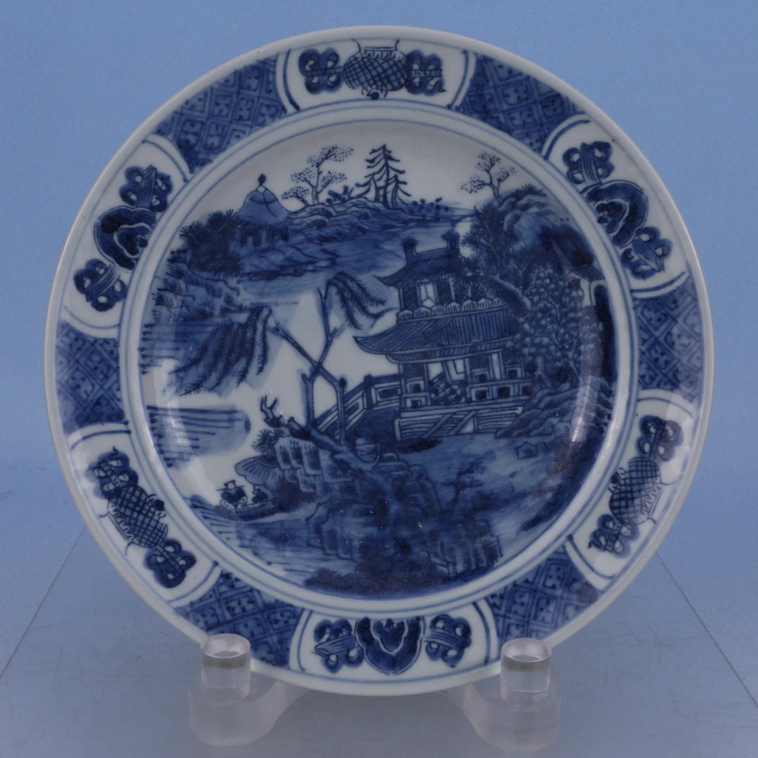 Lot590   清中期   青花亭台楼阁纹盘