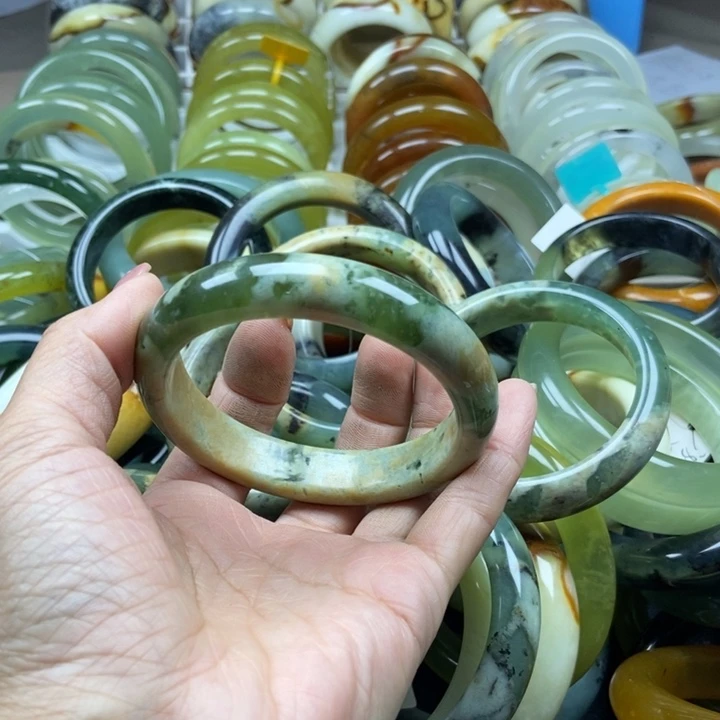 蛇纹石玉未镶嵌手镯不**话
