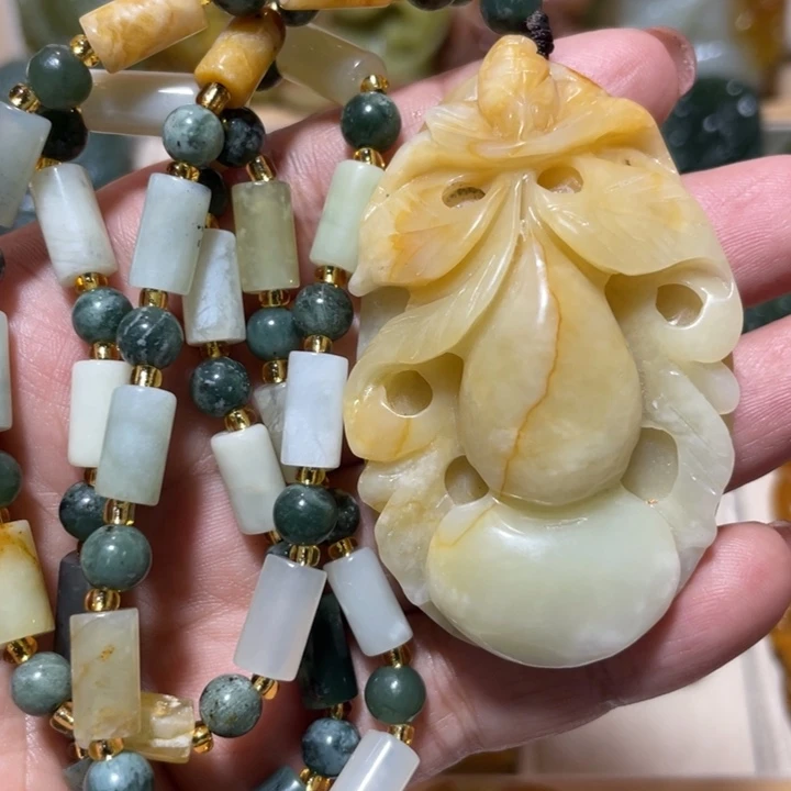 岫玉未镶嵌吊坠(赠链)