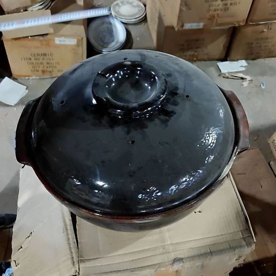 瓷片盘子碗茶壶啥都有