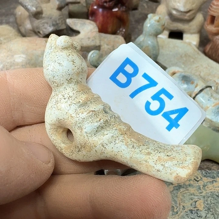 蛇纹石玉颈饰未镶嵌