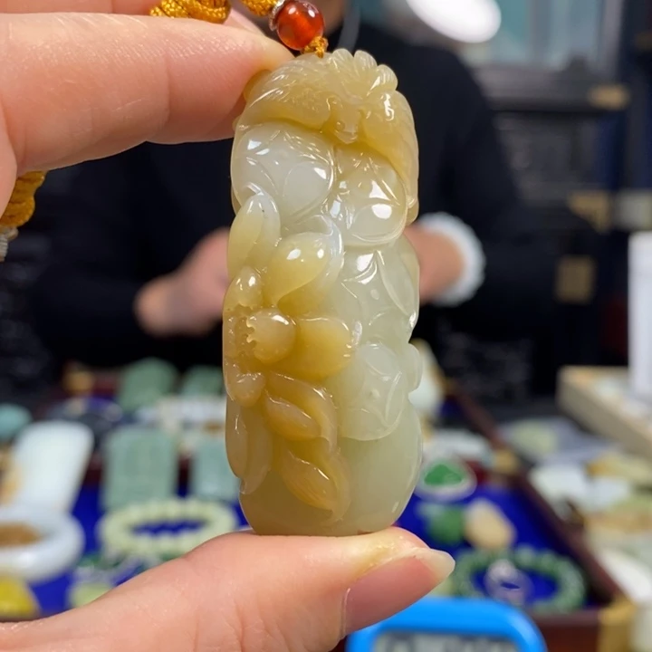 杭***铛和田玉未镶嵌颈饰