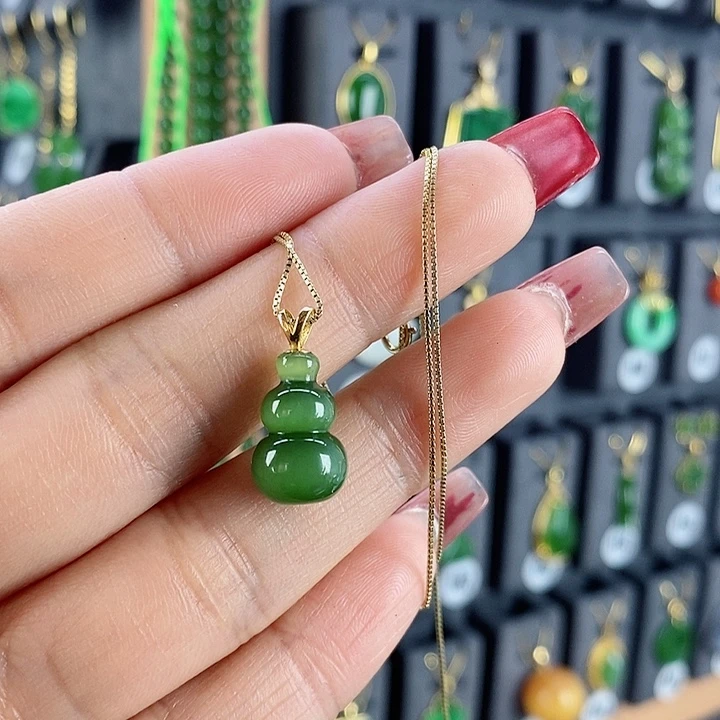 和田玉吊坠(赠链)18K金镶嵌烜****佳