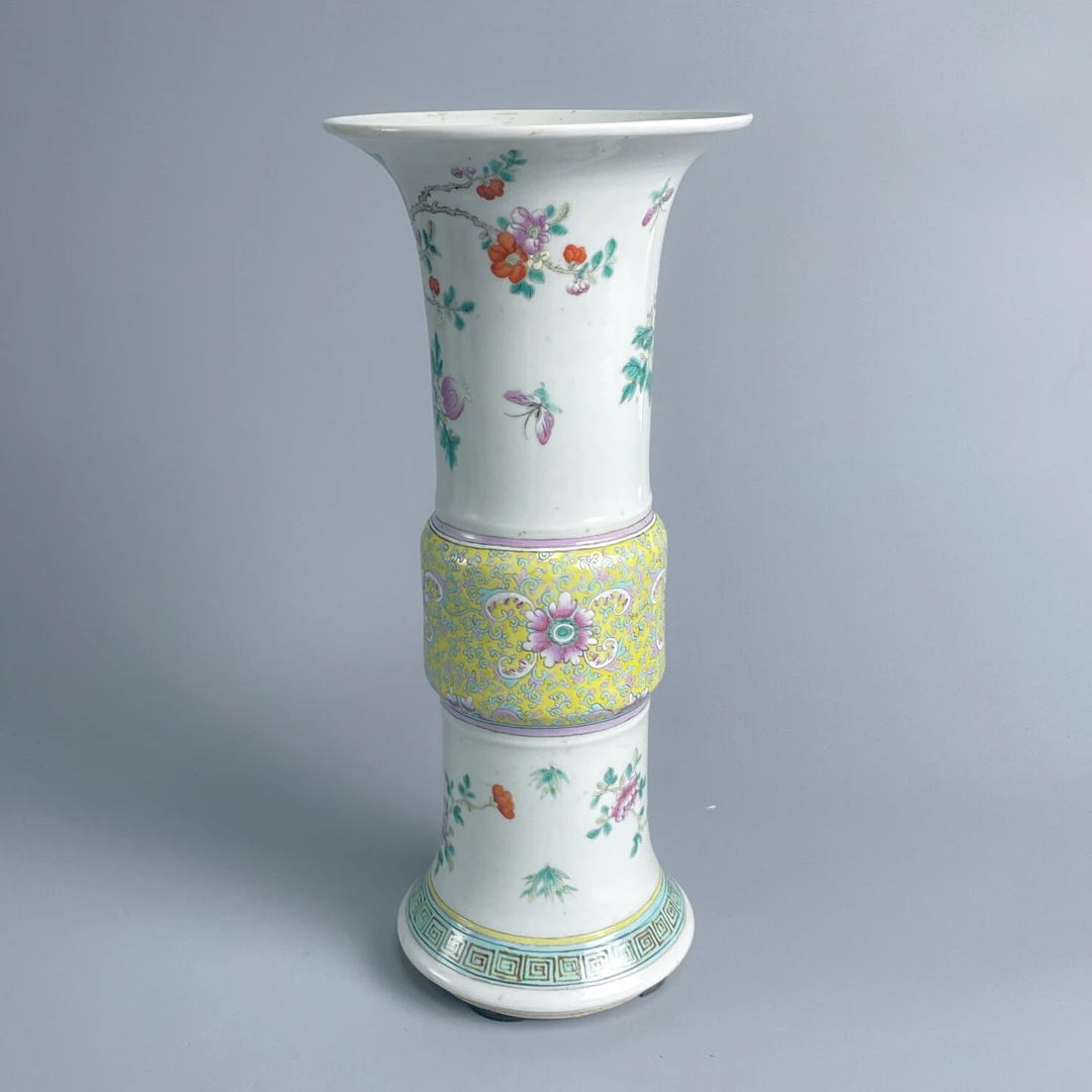 30.M25DP005E76 - 民国粉彩花鸟纹花觚