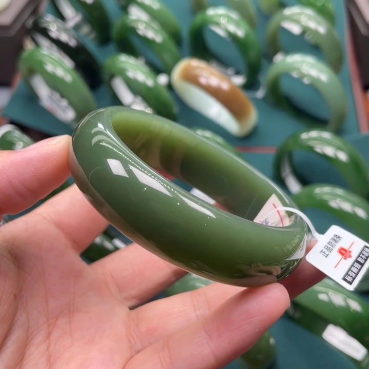 未镶嵌手镯和田玉（碧玉）