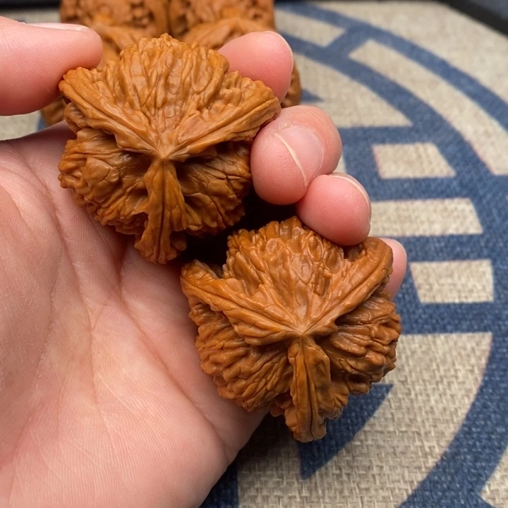 吊坠文玩核桃一***凶三棱