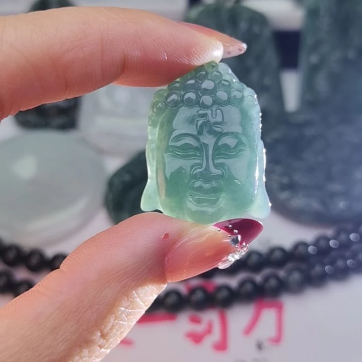 翡翠颈饰未镶嵌天然的A货翡翠多样性发货