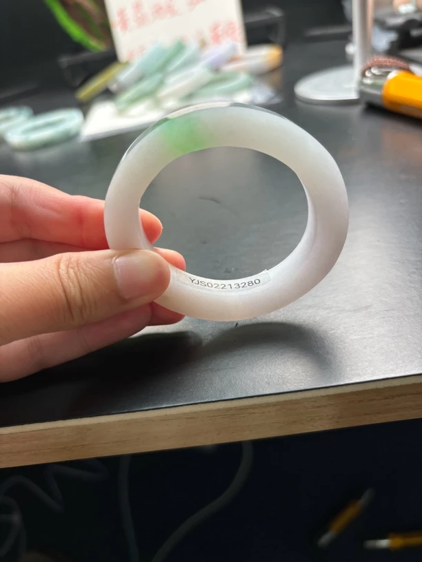 天然翡翠 冰胶白底青贵妃