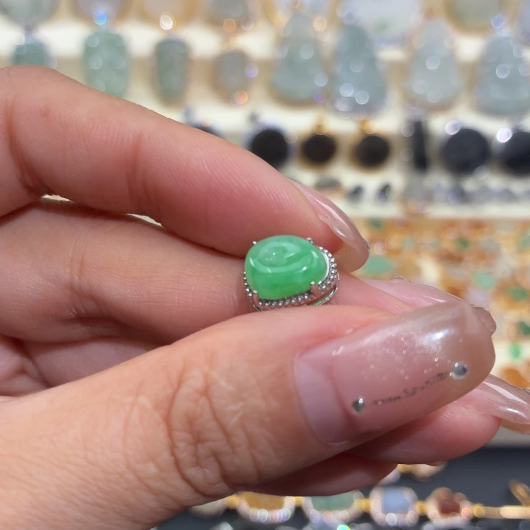 L***e翡翠银S925镶嵌颈饰有纹裂