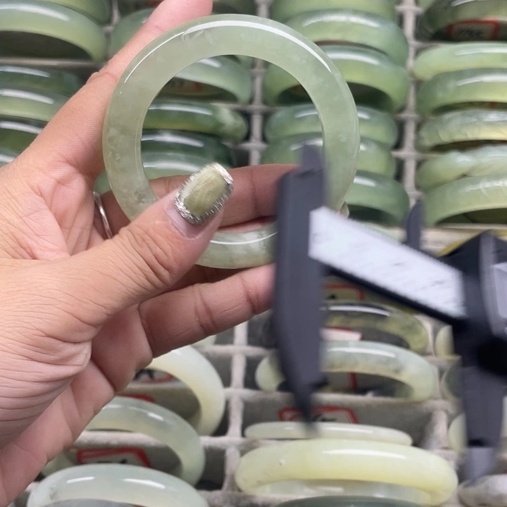 蛇纹石玉未镶嵌手镯60