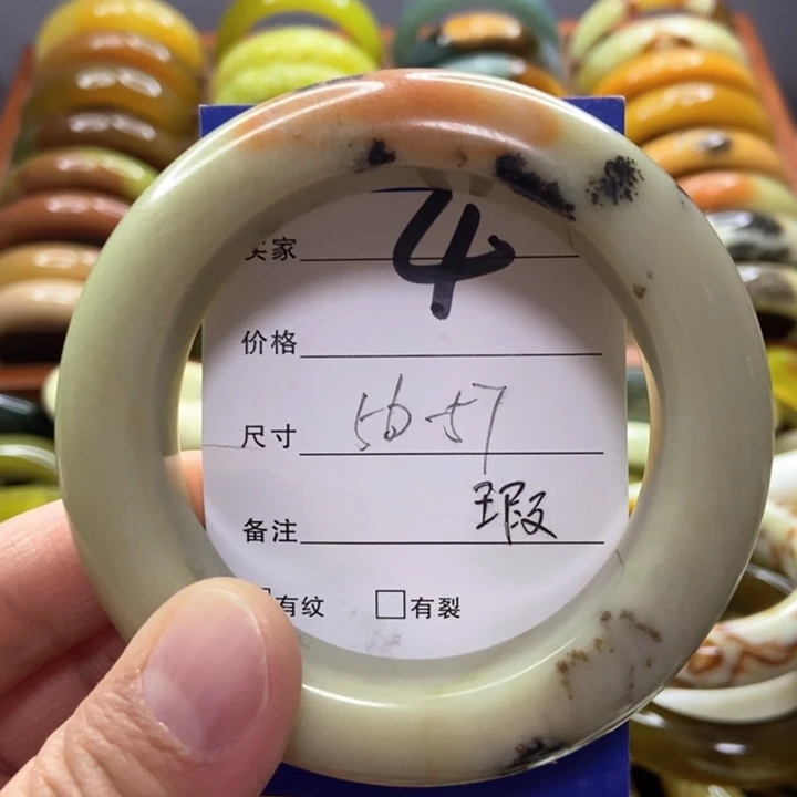 蛇纹石玉手镯未镶嵌