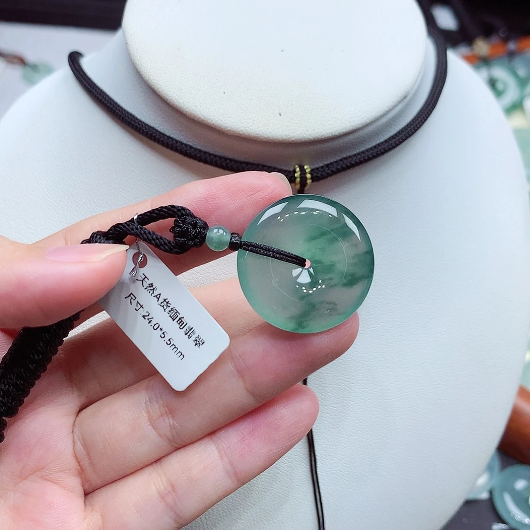 翡翠未镶嵌颈饰编号54，24/5.5