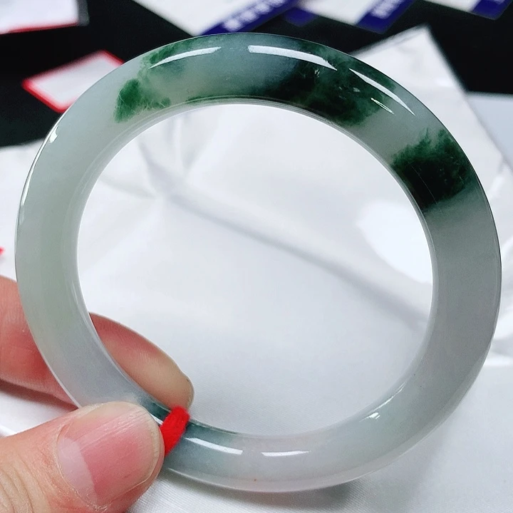 翡翠手镯未镶嵌翡翠手镯未镶嵌