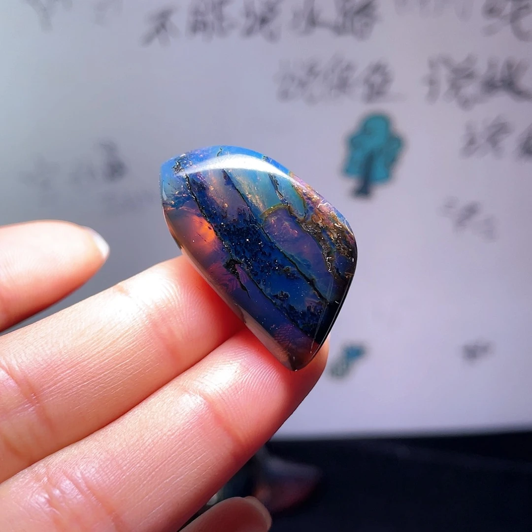 琥珀裸石未镶嵌？