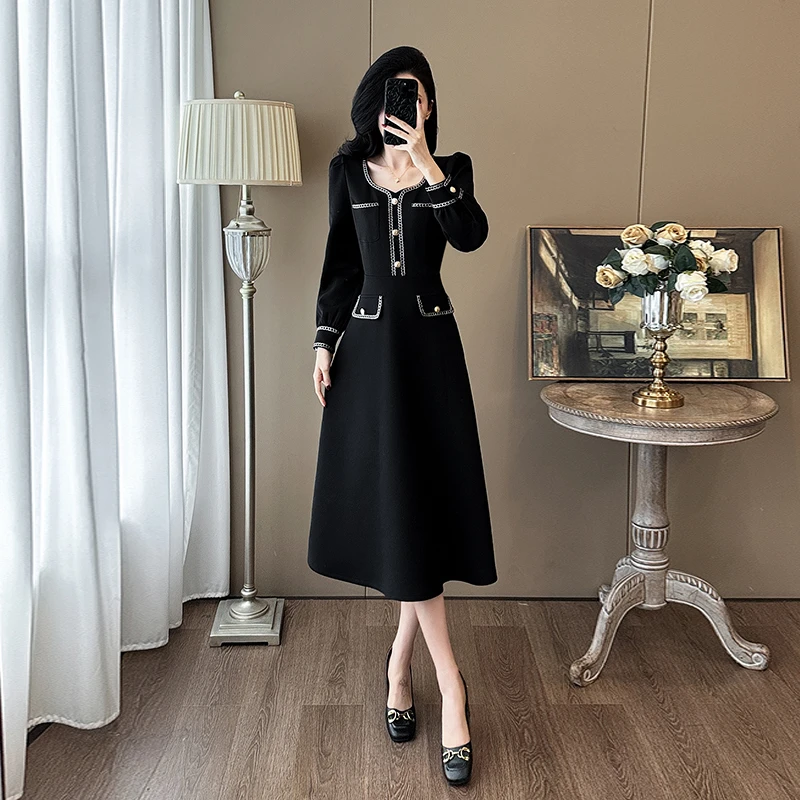 法式黑色连衣裙女洋气休闲气质收腰显瘦圆领高级感赫本风小黑裙