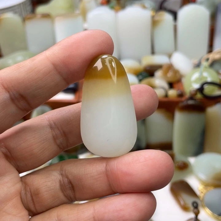 和田玉未镶嵌颈饰