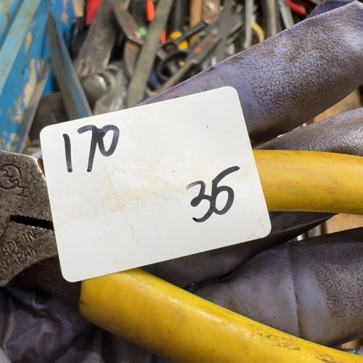 睛***雨家用五金工具一个