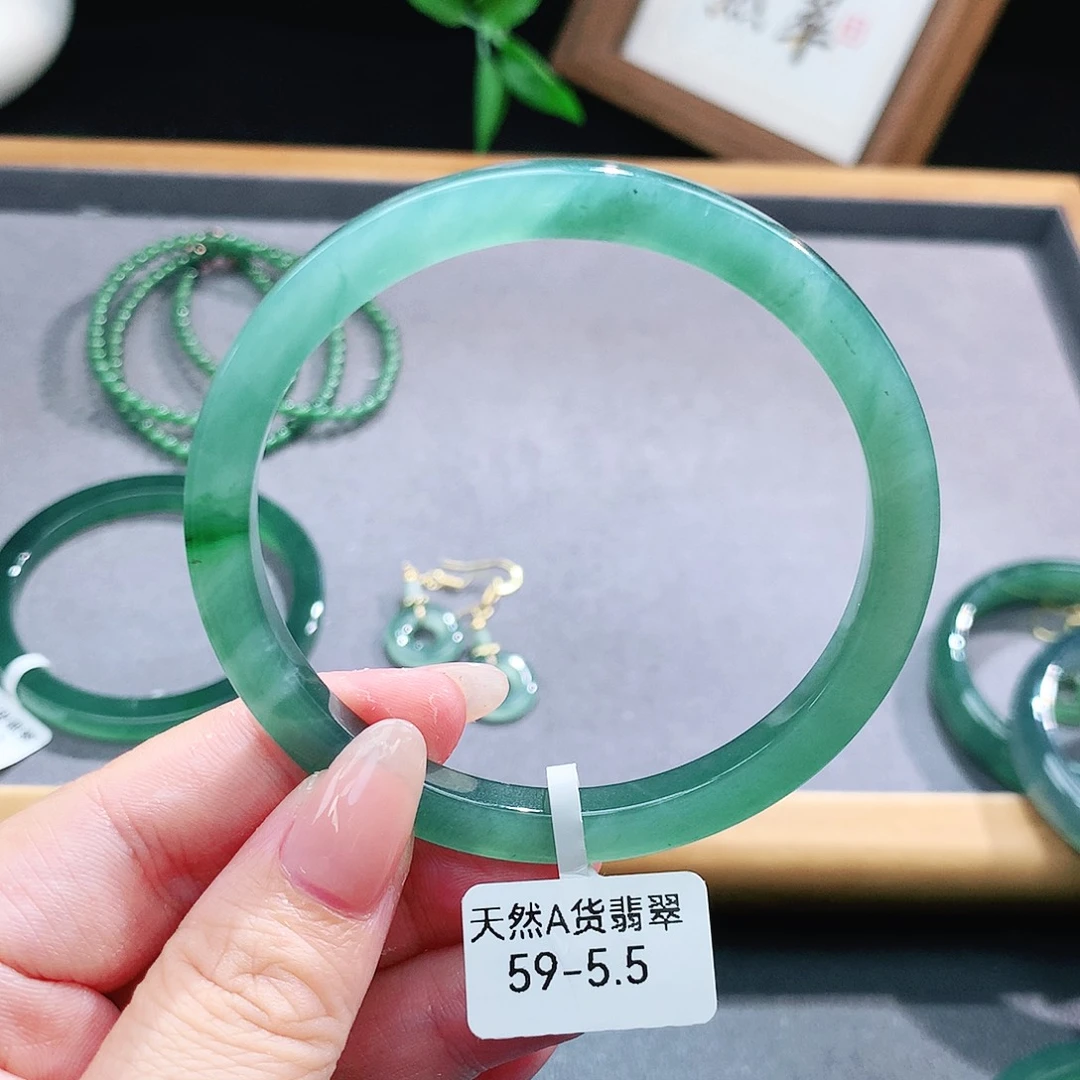 翡翠手镯（圆镯）未镶嵌