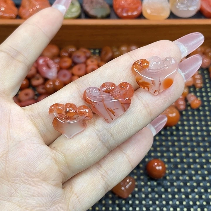 南红玛瑙未镶嵌颈饰如意锁