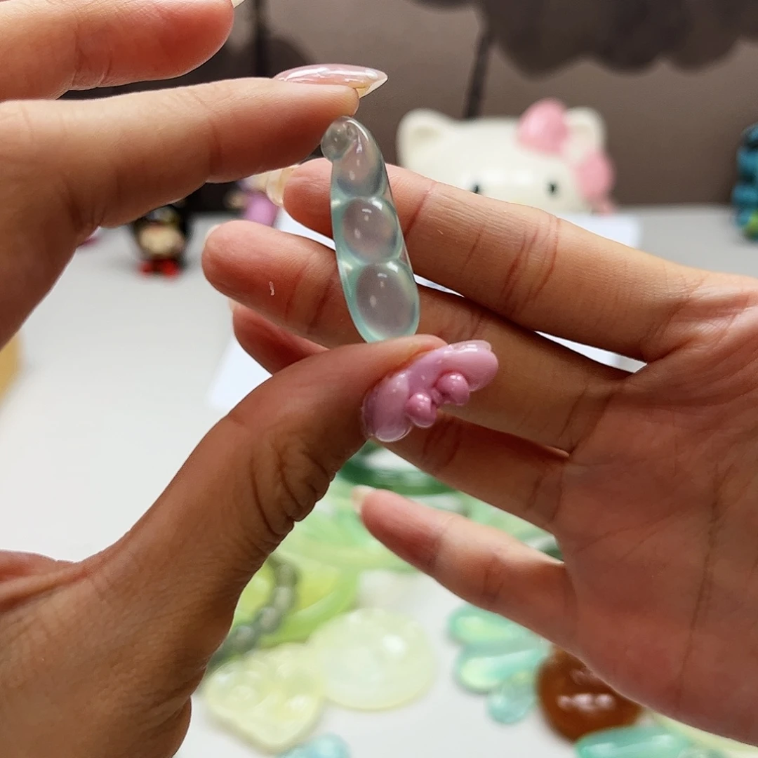 未镶嵌蛇纹石玉吊坠