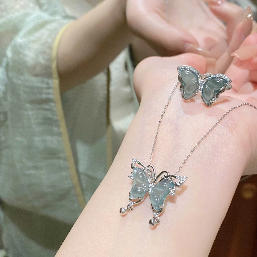 春日来信！新中式天然危料蓝水翡翠蝴蝶项链吊坠轻奢女多样性发一