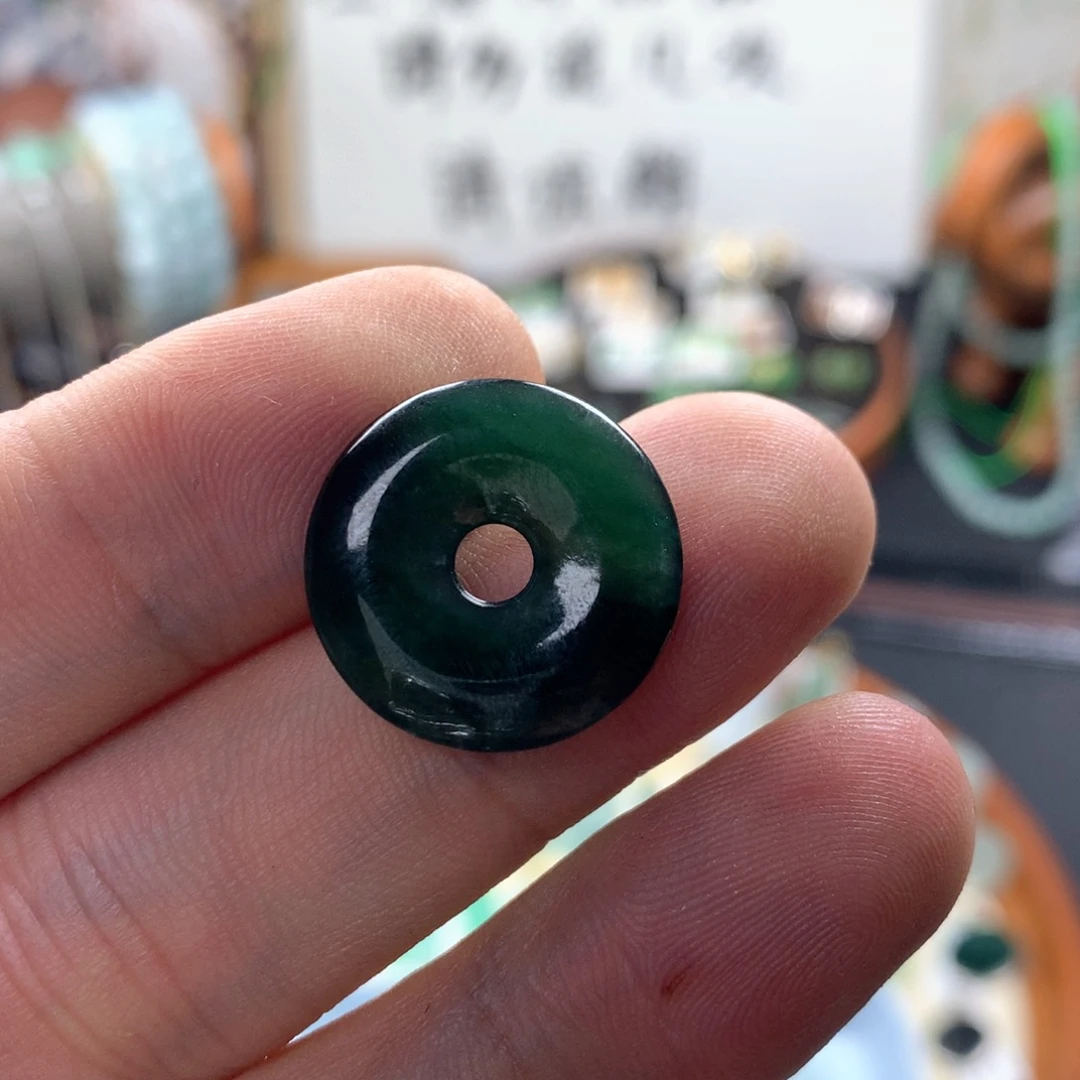 颈饰未镶嵌翡翠多样性发一件货。