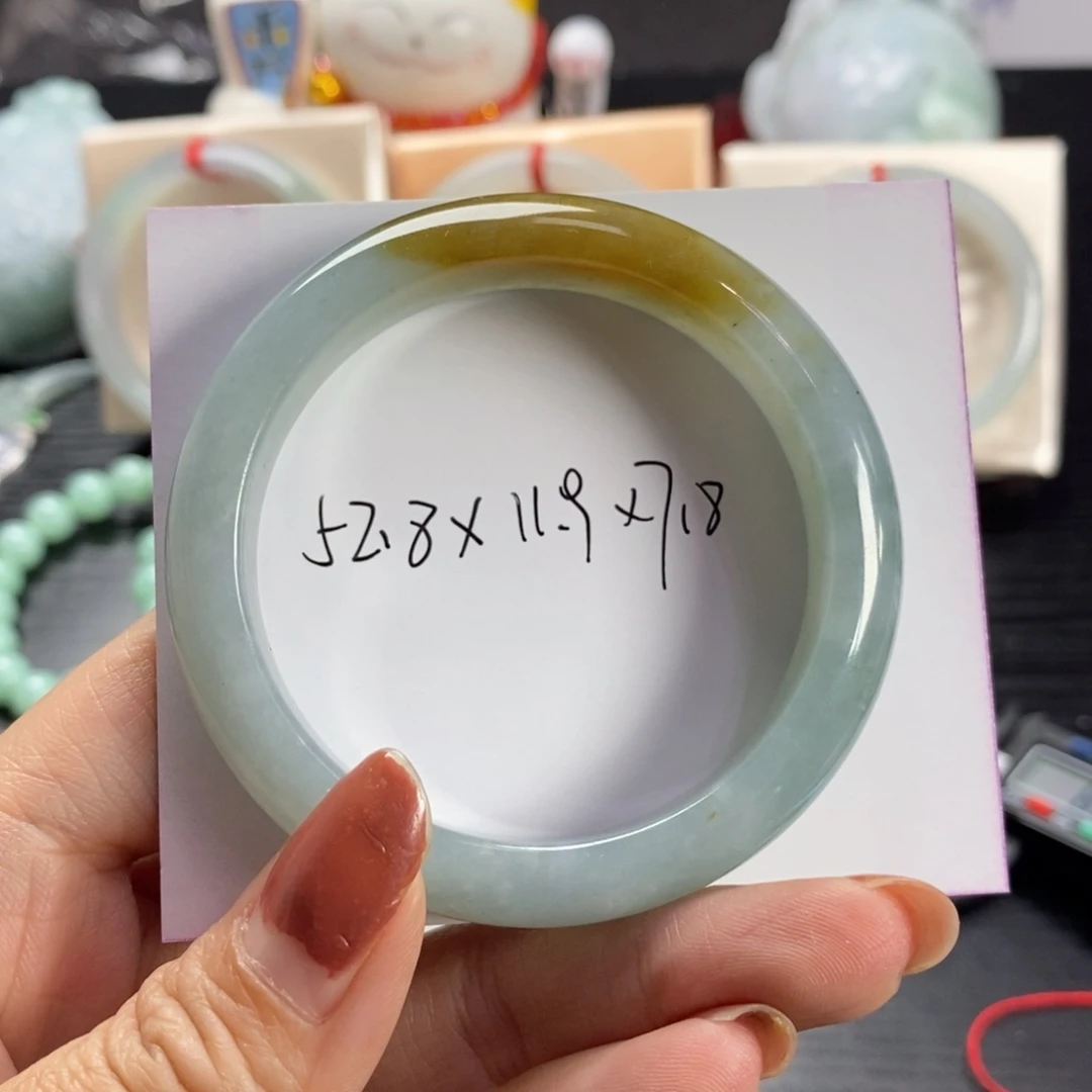 翡翠手镯未镶嵌天然翡翠