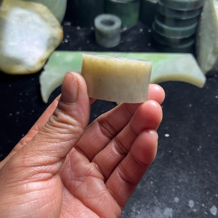 和田玉（糖玉）未镶嵌珠宝奇石