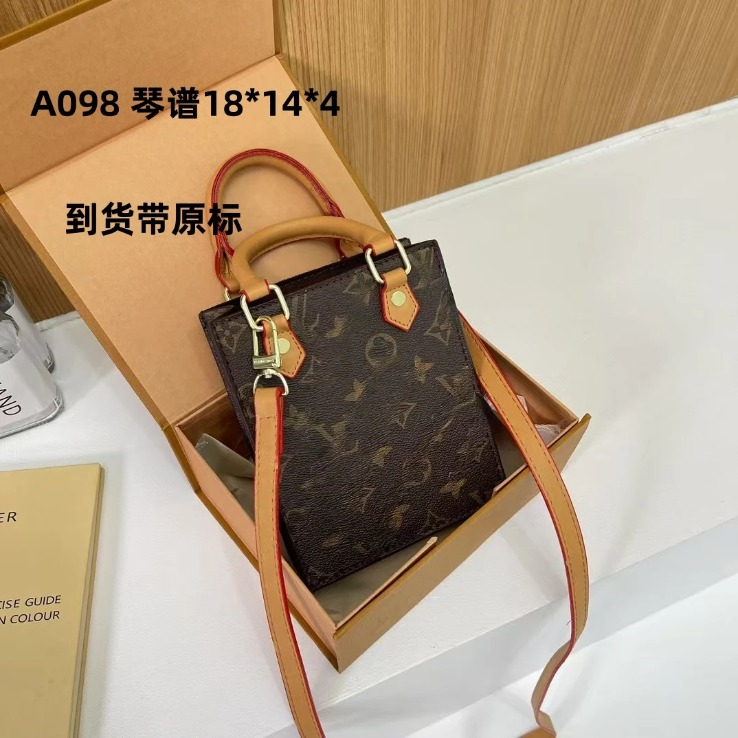 A097 新款琴谱斜跨手提包18*14【里外标全对】现货礼盒发货单肩包