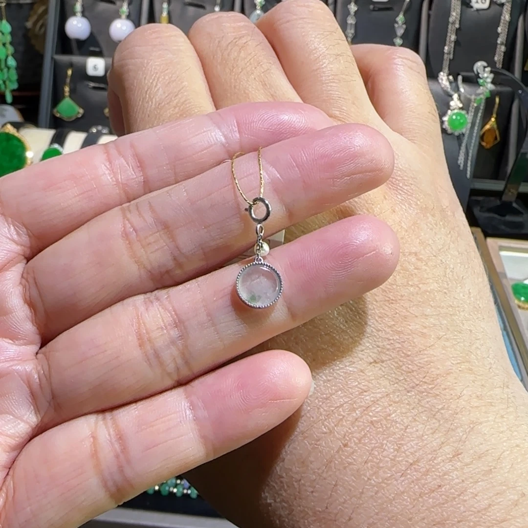 翡翠18K金镶嵌颈饰小滴溜