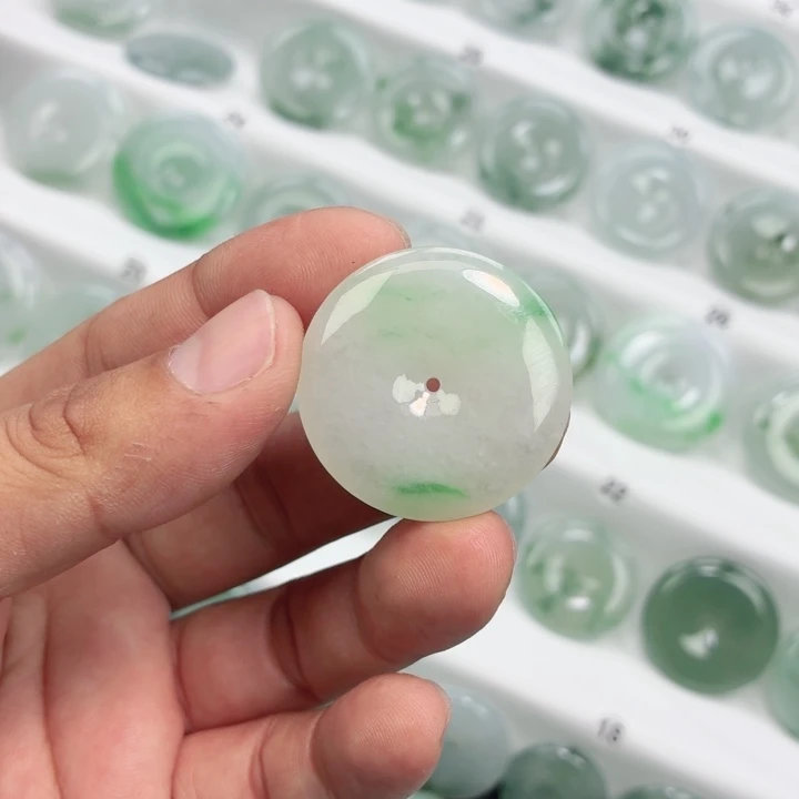 晴***园翡翠未镶嵌颈饰缅甸天然A货翡翠